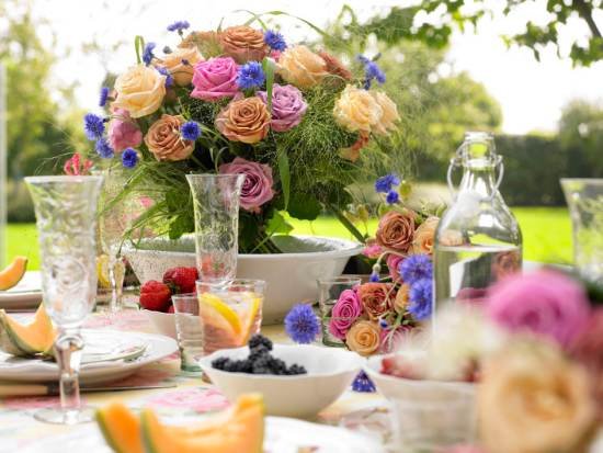 Kwiatowe dekoracje stołu