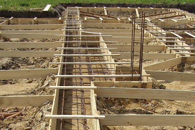 Jak wykonać ławy fundamentowe z betonu samozagęszczalnego