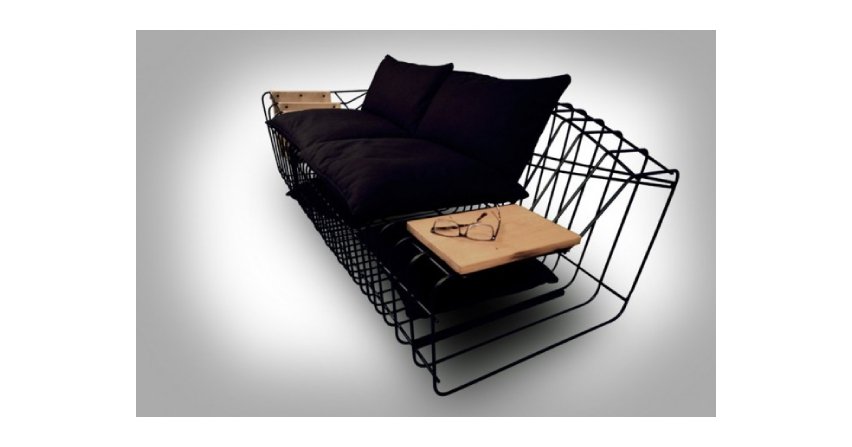 Minimalistyczna sofa z drutów