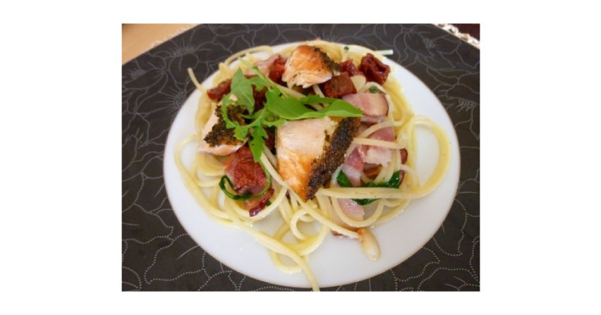 Spaghetti z łososiem i boczkiem