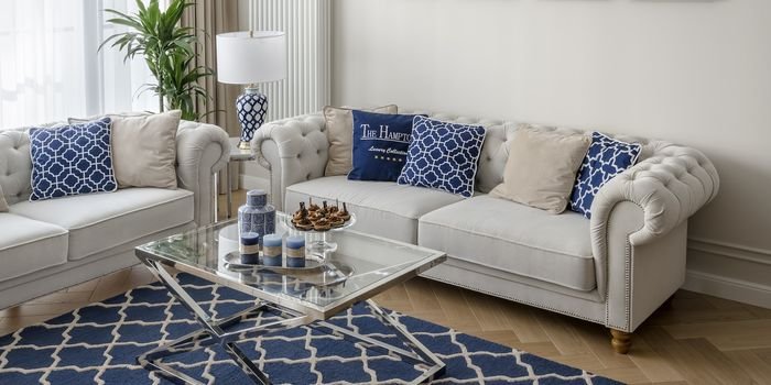 Stylowy apartament – błękit w stylu new hampton