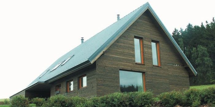 Płyty warstwowe i odnawialne źródła energii – energooszczędność w zestawie