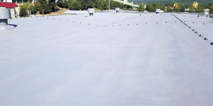Termomodernizacja i naprawa dachów w technologii natrysku pian PUR