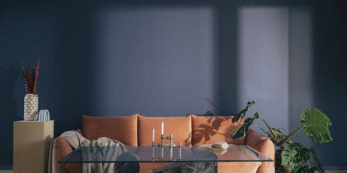 Głęboki, ciemnoniebieski Nocturne Kolorem Roku 2025
