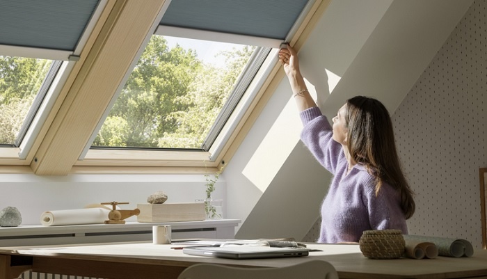Nowe, wewnętrzne rolety elektryczne i solarne VELUX