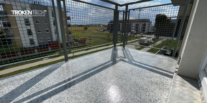 Jak skutecznie zabezpieczyć balkony i tarasy przed wilgocią oraz uszkodzeniami?