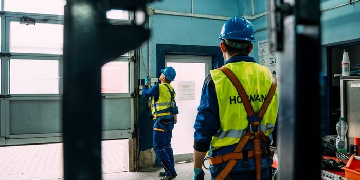 Solidne i trwałe rozwiązanie – przemysłowa brama segmentowa