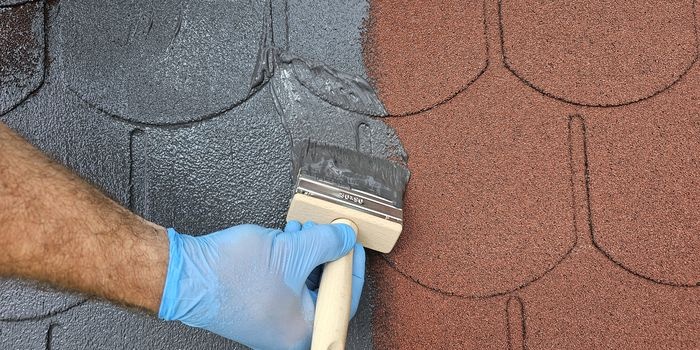 Prosty sposób na naprawę przeciekającego dachu z papy