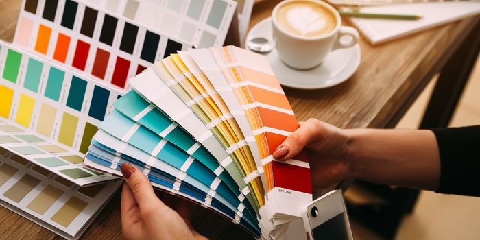 Kolor na życzenie – jak farby z mieszalnika zmieniają podejście do designu?