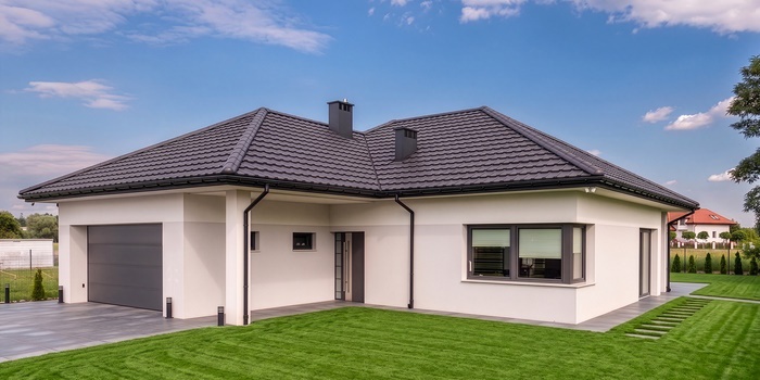 Dachówka ceramiczna na lata – na co zwrócić uwagę przy wyborze pokrycia dachu?