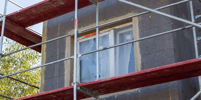 Styropian w ociepleniu budynku – 5 powodów, dla których wykonawcy stawiają na sprawdzone rozwiązania
