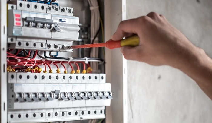 Aparatura bezpiecznikowa – jak dobrać zabezpieczenie do instalacji?