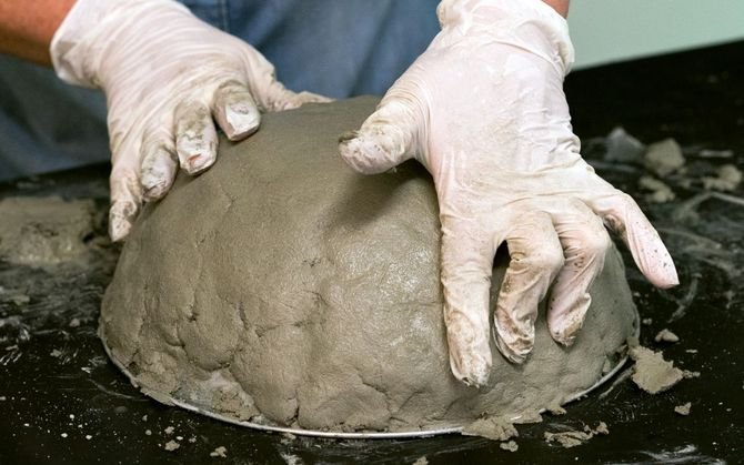 Po ok. 24 godzinach zdejmij zastygłą masę z misy i ciesz się piękną, własnoręcznie wykonaną dekoracją.