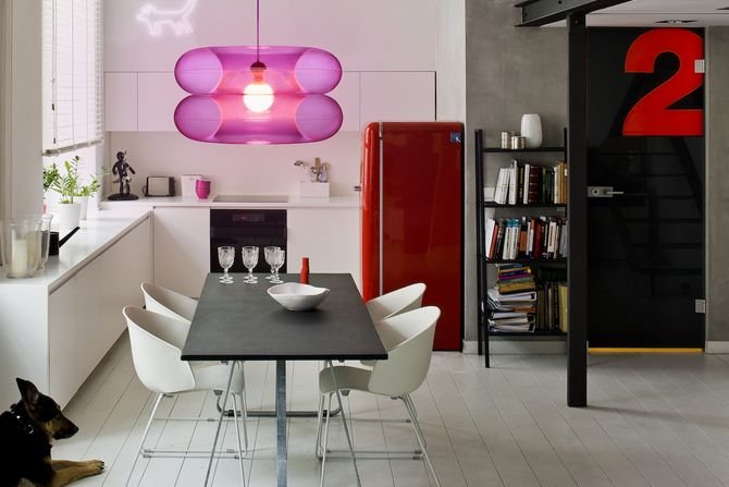 Lampa w intensywnym r&oacute;żowym kolorze - BIG PINKFot. PUFF-BUFF