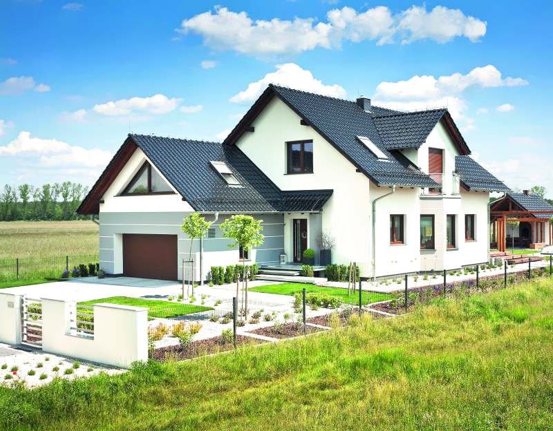Zarówno dachówki ceramiczne, jak i betonowe są bardzo trwałe, ich żywotność jest porównywalna i sięga wiele dziesiątków lat