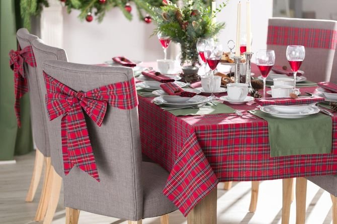 Obrus i szarfa na krzesło z tkaniny Christmas