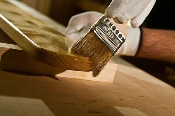 Aplikacja bezbarwnej wersji impregnatu