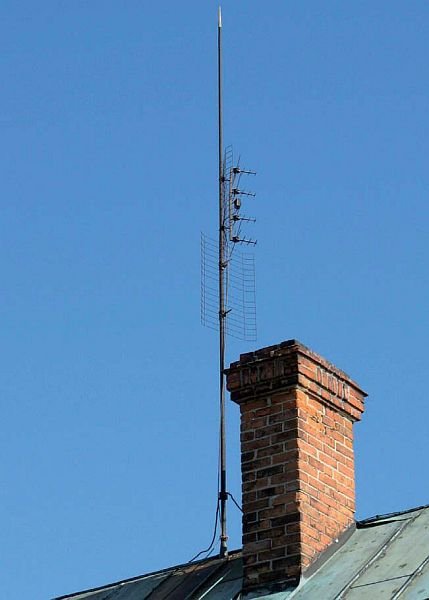 Efektowne oglądanie telewizji w czasie burzy – możliwość przeskoku iskrowego między instalacjami.