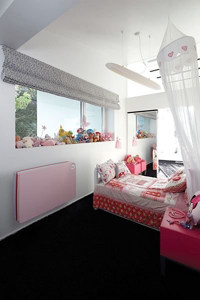 Połączenie bieli z różem – idealny zestaw kolorystyczny dla małej księżniczki.