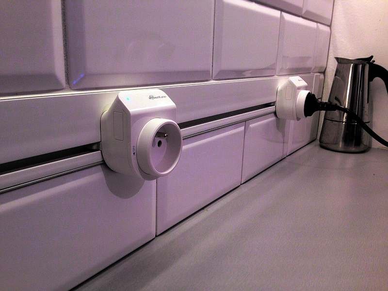 System mobilnych gniazdek, które można przesuwać po specjalnej szynie