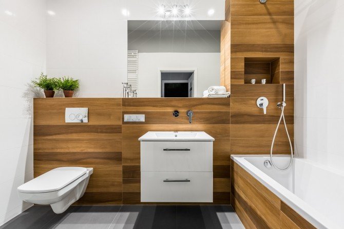 5 pomysłów na aranżację łazienki z drewnem