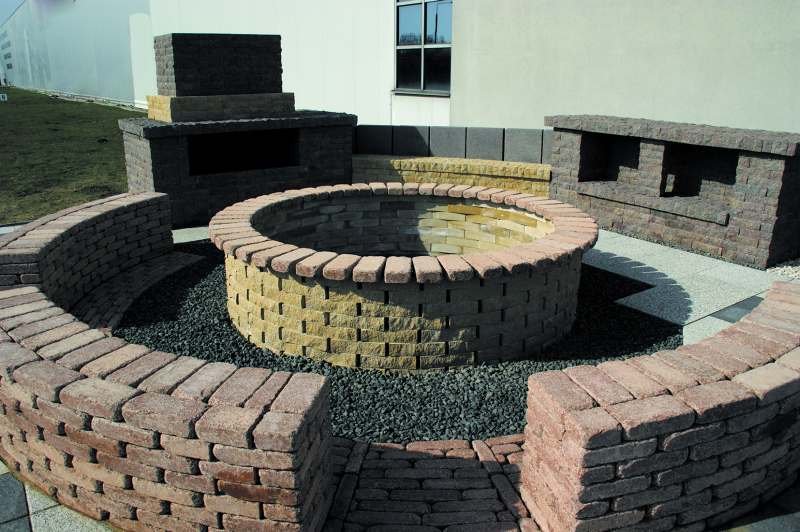 Betonowe elementy dają niemal nieograniczone możliwości tworzenia oryginalnych form architektonicznych w ogrodzie, które są nie tylko funkcjonalne, ale i bardzo estetyczne