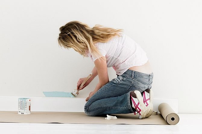 W jaki spos&oacute;b szybko i skutecznie pomalować ściany w mieszkaniu?Fot. Malfarb