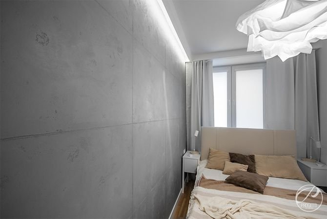 W sypialni uwagę zwracają ściany wykończone betonowym tynkiem