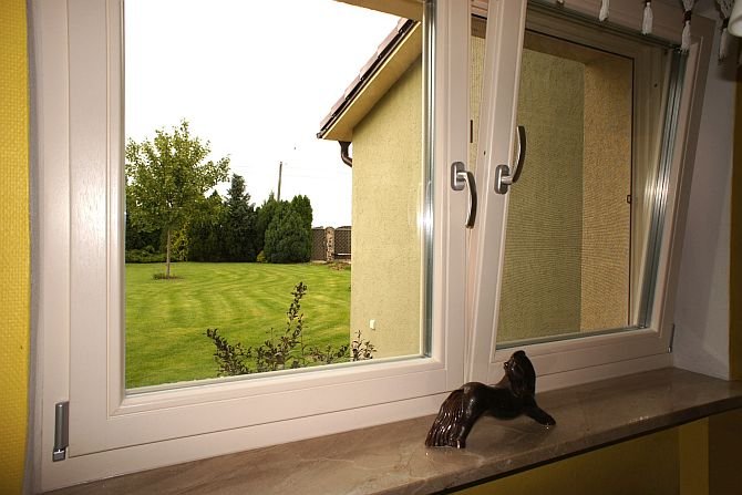 Okna są jednym z podstawowych element&oacute;w wpływających na izolację termiczną obiektu.Fot. MS więcej niż OKNA