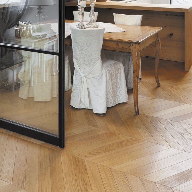 Podłogi drewniane, jak każdy naturalny materiał, pięknie się starzeją.