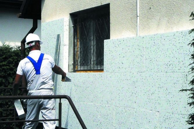 Zachowanie odpowiedniej technologii prac ociepleniowych jest istotne z punktu widzenia skuteczności wykonanej izolacji
Fot. Atlas