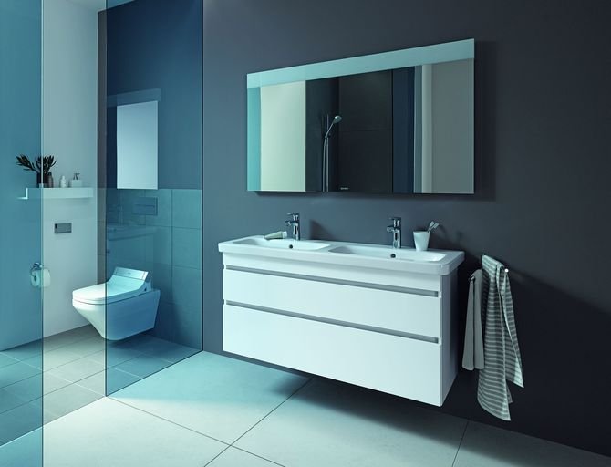 Podwójna umywalka ułatwia korzystanie z łazienki dwóm osobom jednocześnie