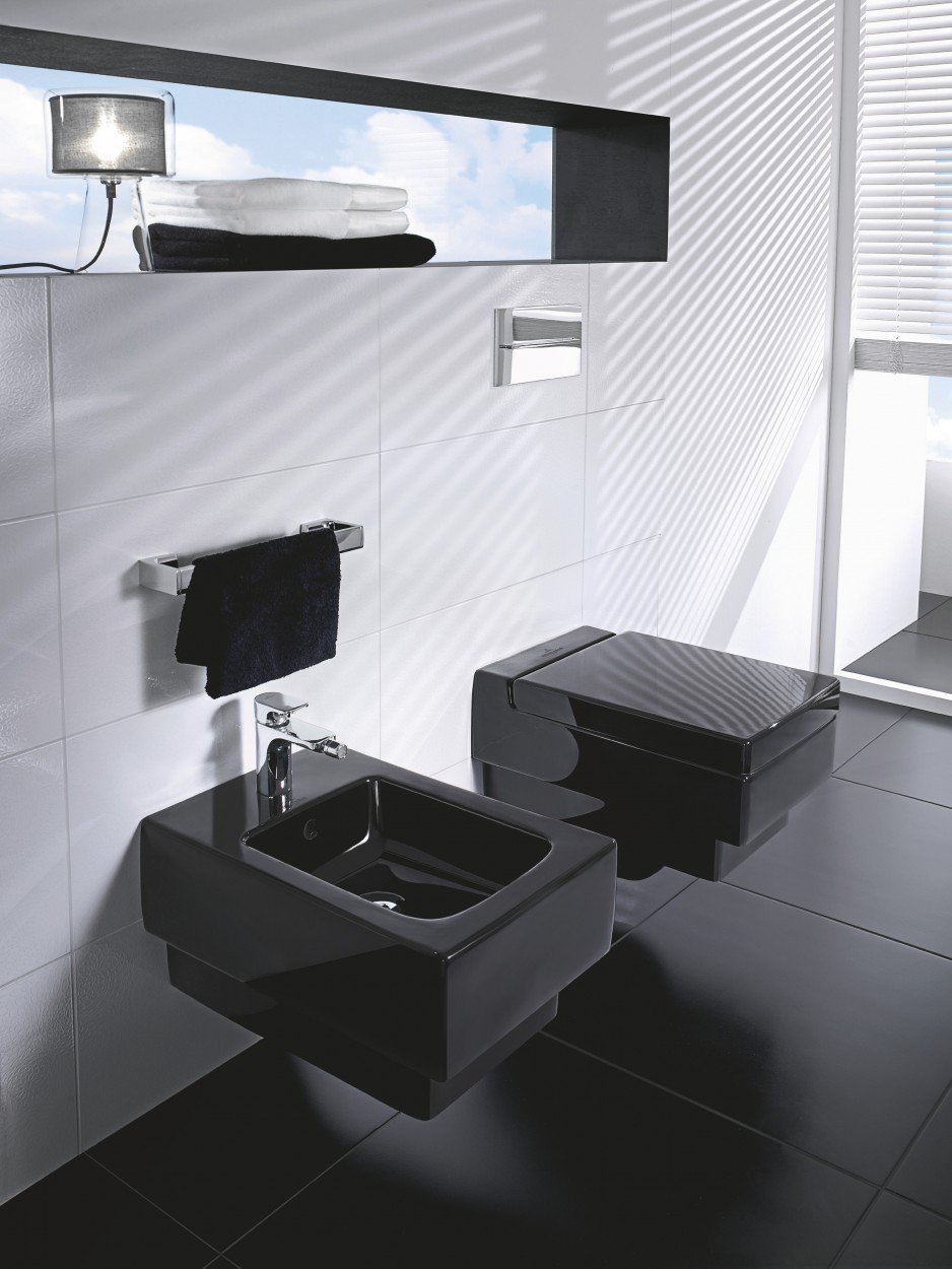 Sedesy wiszące ułatwiają utrzymanie podłogi w łazience w czystości. Tutaj - model Memento marki Villeroy & Boch