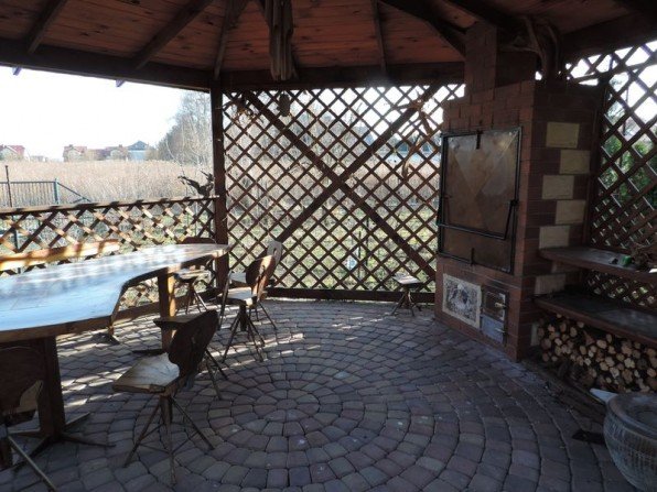 Wędzarnia i niedługo grill w altance ogrodowej. Fot. Franciszek Rochowczyk