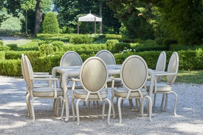 Elegancki komplet mebli wg projektu Samuele Mazza