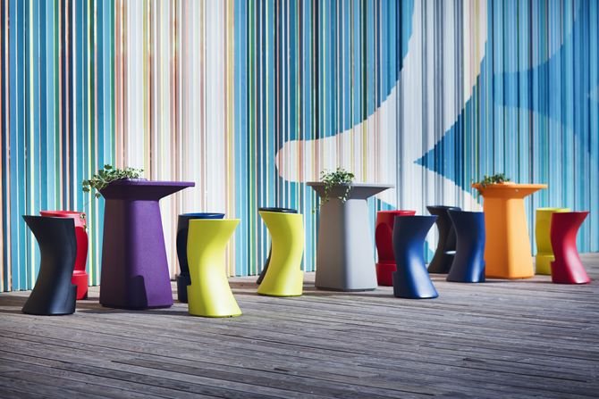 Kolorowe meble Moma marki Vondom