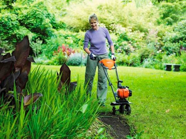 Glebogryzarka sprawdzi się podczas przygotowywania ziemi pod uprawę różnych roślin, ułatwi też zakładanie trawnika (do prostszych prac odpowiednia będzie glebogryzarka z przednim urządzeniem roboczym).