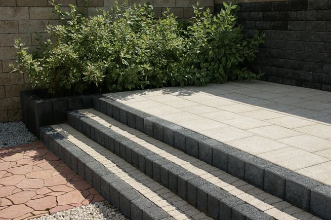 Najczęściej projektuje się schody o przynajmniej 3 stopniach