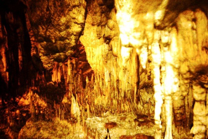 Jaskinia krasowa; Fot. Franciszek Rochowczyk