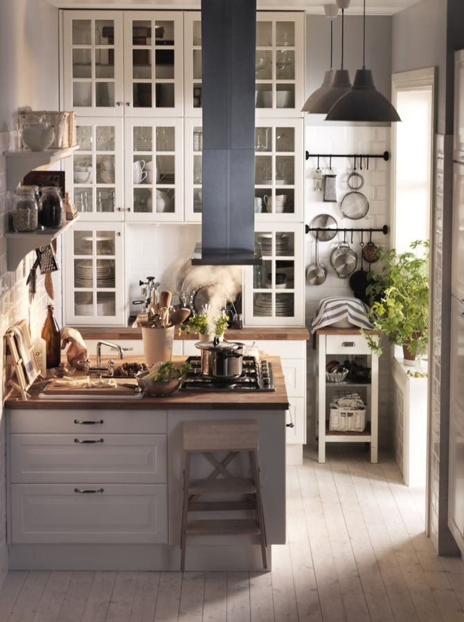 Przykład dobrze wykorzystanej przestrzeni w niewielkiej kuchni
