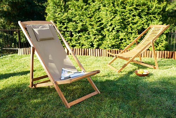 Leżaki sprawdzą się nie tylko na plaży, ale też w ogrodzie
