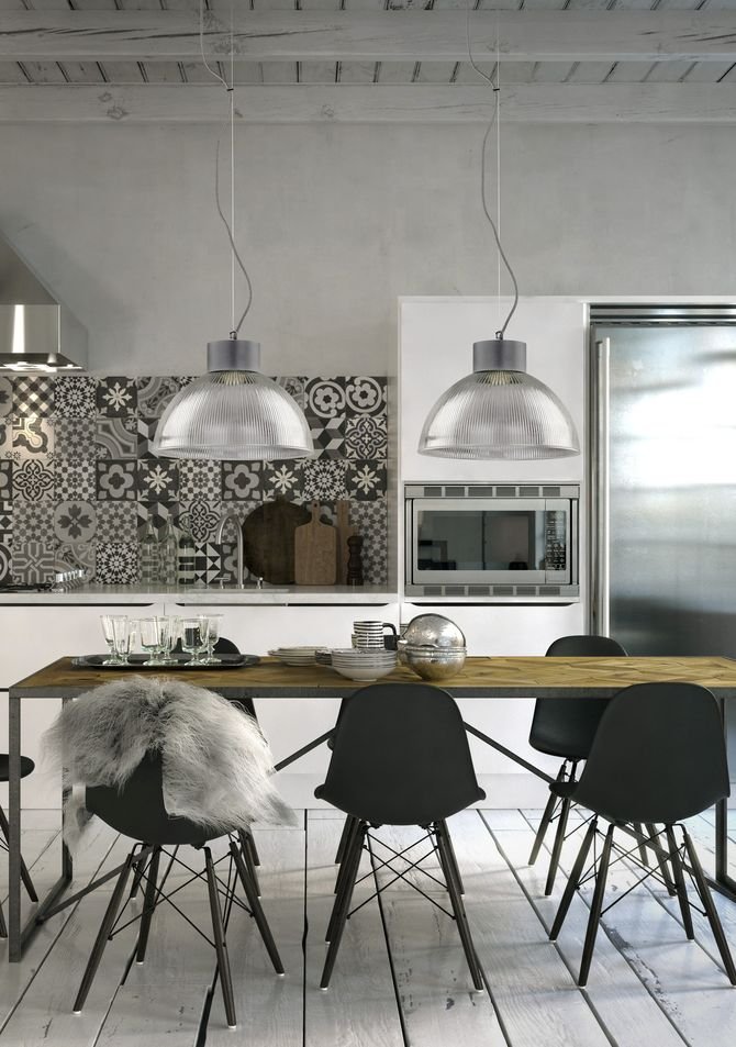 Lampa Factory sprawdzi się w nowoczesnym mieszkaniu urządzonym w stylu industrialnym
