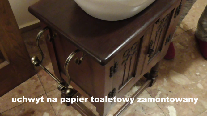 Jak zamontować uchwyt na papier toaletowy krok po kroku Fot. Franciszek Rochowczyk
