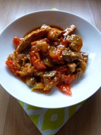 Schab z papryką i pieczarkami