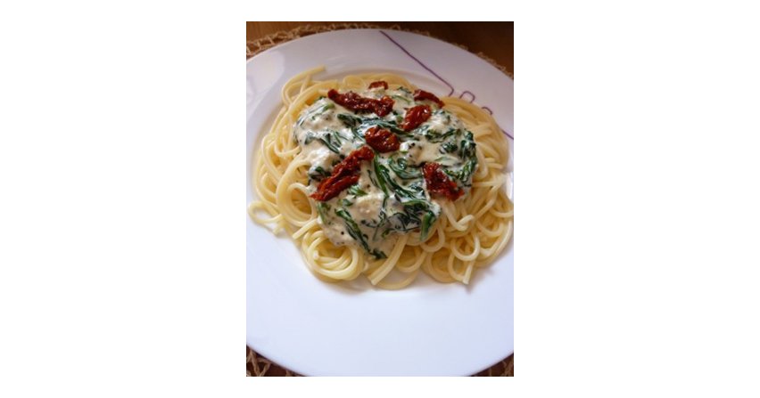 Spaghetti ze szpinakiem i suszonymi pomidoram Fot. RHCC