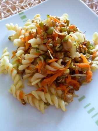 makaron z kielkami stri fry