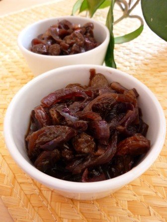 chutney cebulowy z rodzynkami