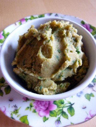 hummus z pietruszka