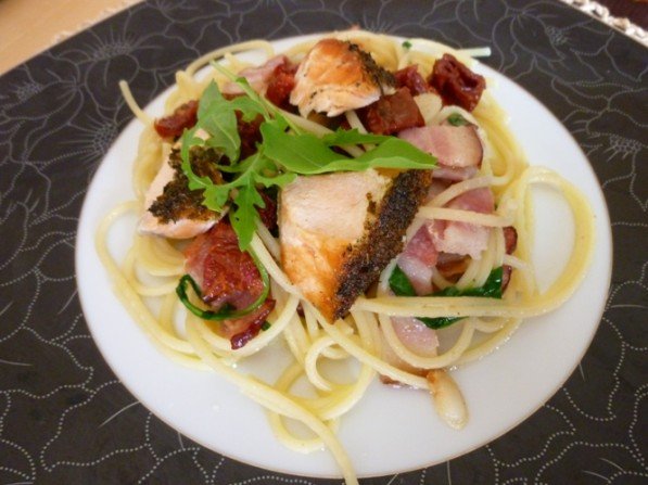 spaghetti z lososiem i boczkiem