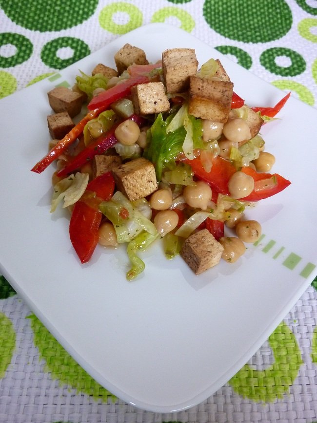 salatka z ciecierzyca